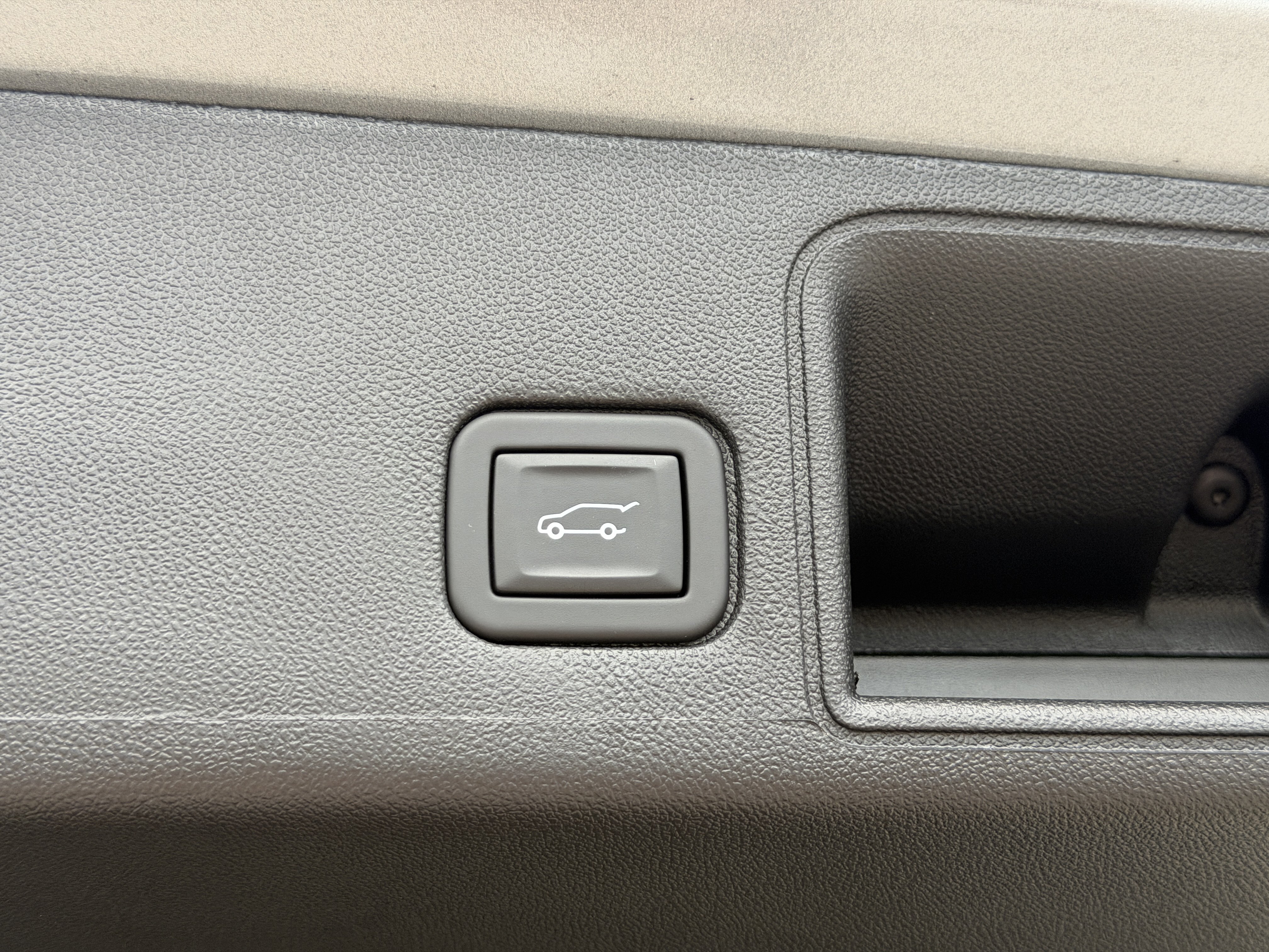 Used 2024 GMC Terrain SLT w/ Tech Package AWD/4WD image 11