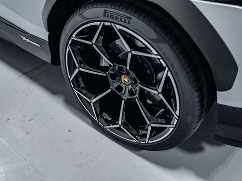 Used 2024 Lamborghini Urus Performante image 43