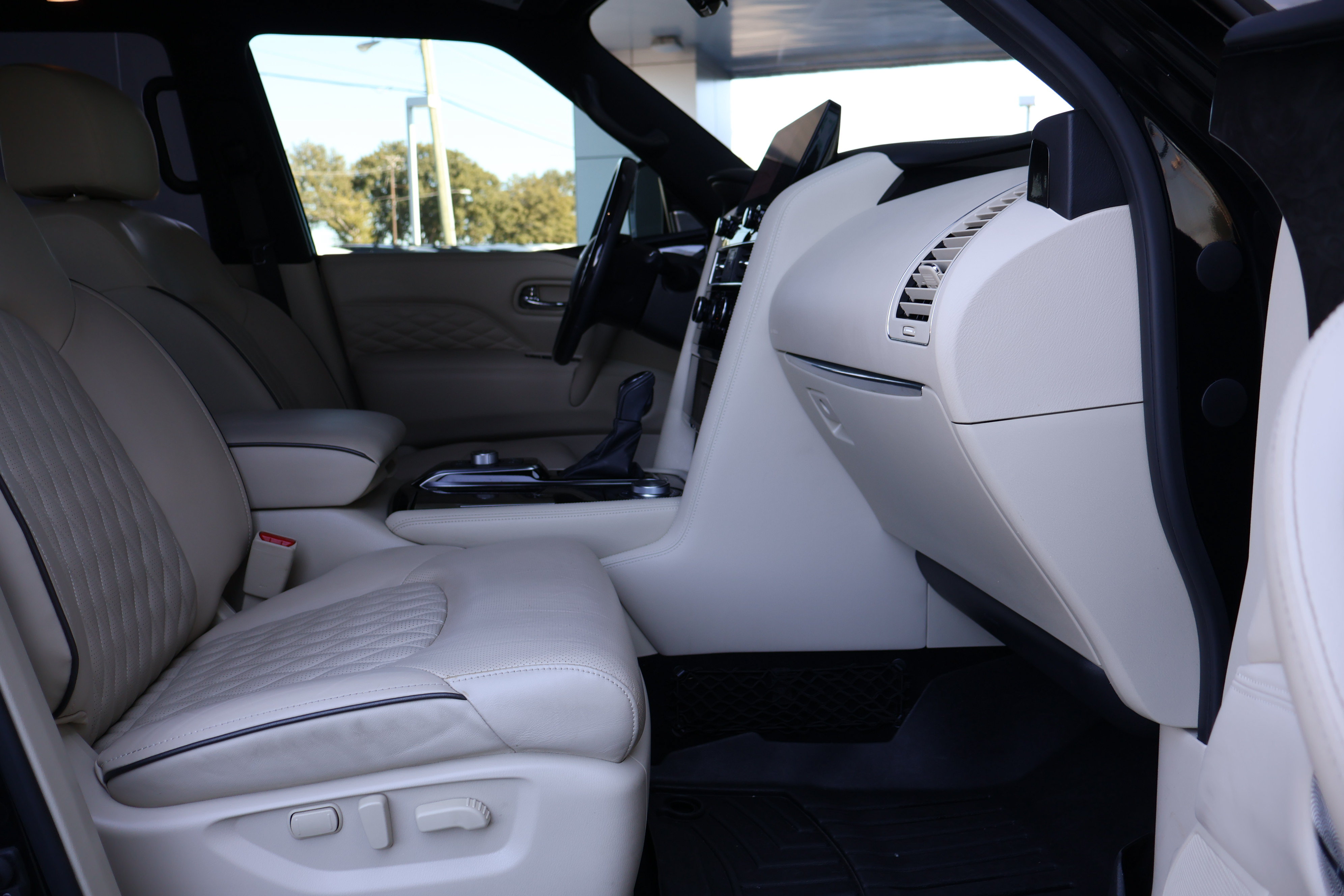 Used 2022 INFINITI QX80 Sensory w/ All-Season Package AWD/4WD image 33