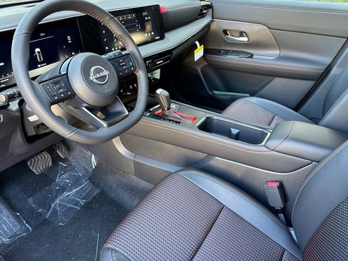 New 2026 Nissan Kicks SR w/ Cold Weather Package image 7