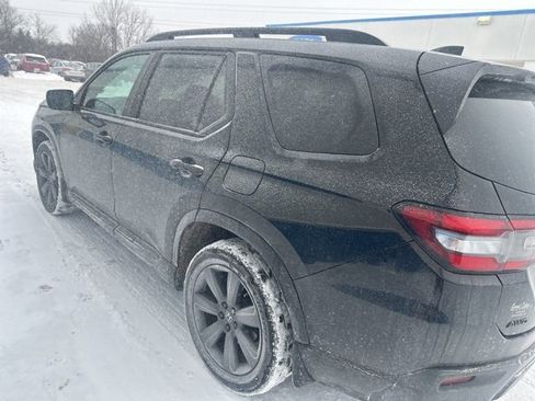 Used 2023 Honda Pilot Sport image 5