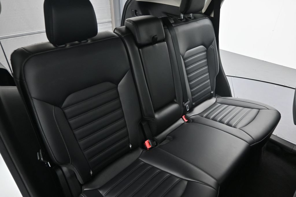 Used 2024 Ford Edge SEL AWD/4WD image 13