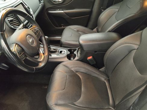 Used 2019 Jeep Cherokee Limited FWD image 17