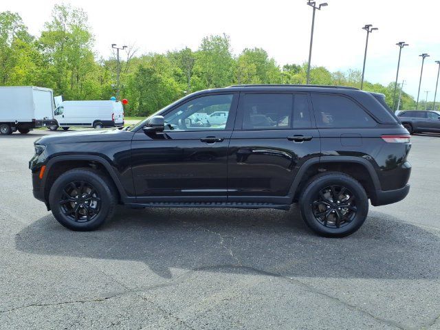 Certified 2024 Jeep Grand Cherokee Altitude AWD/4WD image 4
