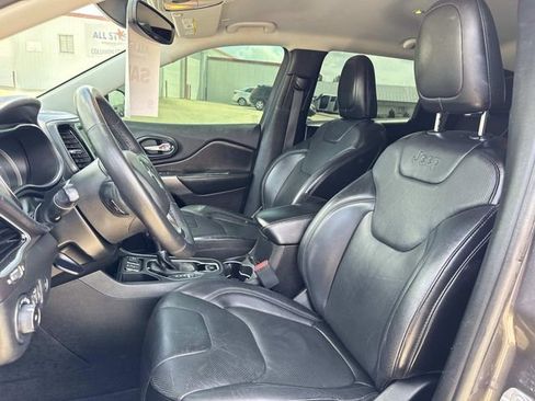 Used 2019 Jeep Cherokee Limited FWD image 20