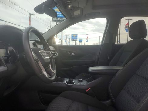 Used 2023 GMC Terrain SLE w/ Driver Convenience Package image 8