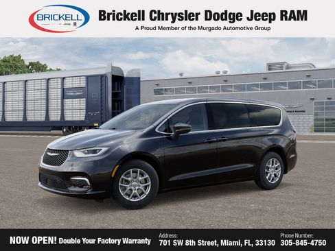 New 2026 Chrysler Pacifica Select image 2