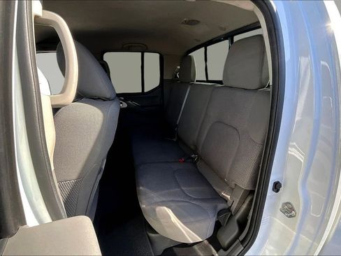 Used 2019 Nissan Frontier SV image 16