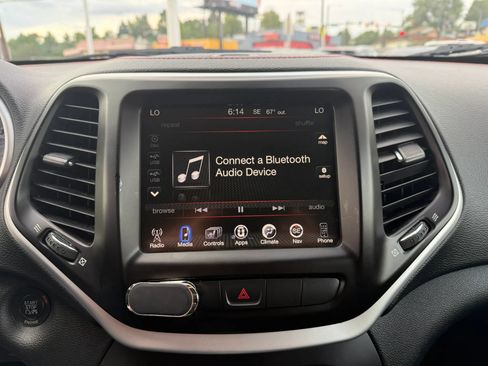 Used 2014 Jeep Cherokee Trailhawk w/ Comfort/Convenience Group AWD/4WD image 18