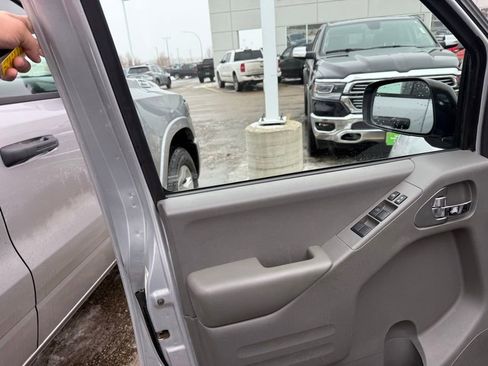 Used 2019 Nissan Frontier SV image 7