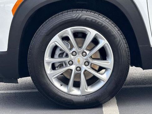 Used 2025 Chevrolet TrailBlazer LS FWD image 15
