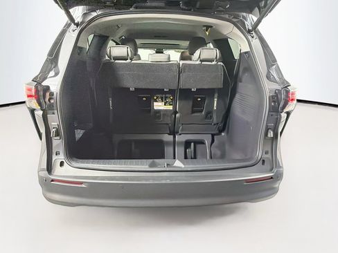 Used 2025 Toyota Sienna XLE FWD image 26