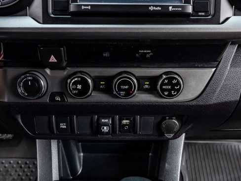 Used 2018 Toyota Tacoma SR5 AWD/4WD image 24