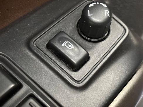 Used 2021 Nissan Titan Platinum Reserve w/ Moonroof Package image 45