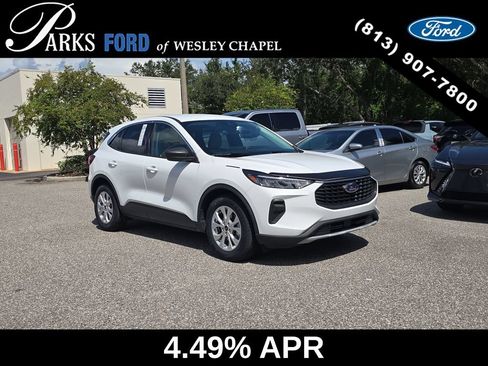 Used 2023 Ford Escape Active w/ Tech Pack #1 FWD image 1