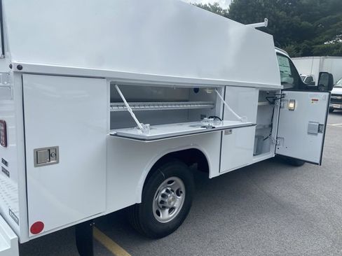 New 2025 Chevrolet Express 3500 w/ Power Convenience Package image 12