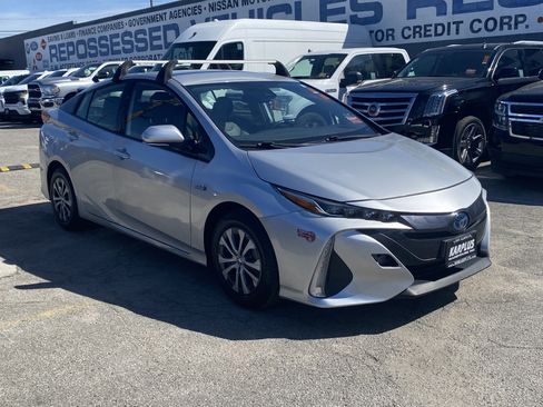 Used 2020 Toyota Prius Prime XLE image 5