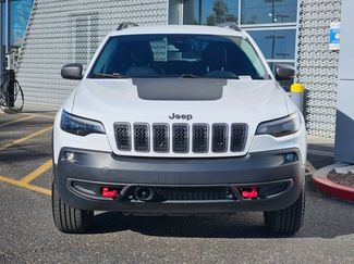 Used 2019 Jeep Cherokee Trailhawk video 2
