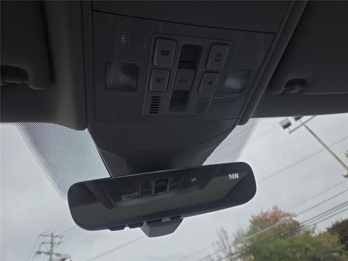 Certified 2025 Volkswagen Jetta SE w/ Sunroof Package image 12