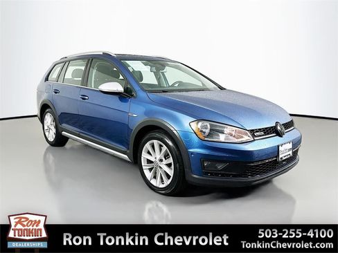 Used 2017 Volkswagen Golf Alltrack S image 1