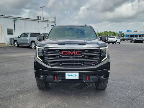 Certified 2022 GMC Sierra 1500 AT4 w/ Sierra Safety Plus Package AWD/4WD image 9
