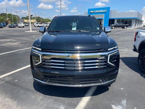 New 2025 Chevrolet Suburban Premier image 2