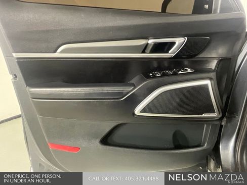 Used 2020 Kia Telluride S w/ S 8 Passenger Seating Package AWD/4WD image 17