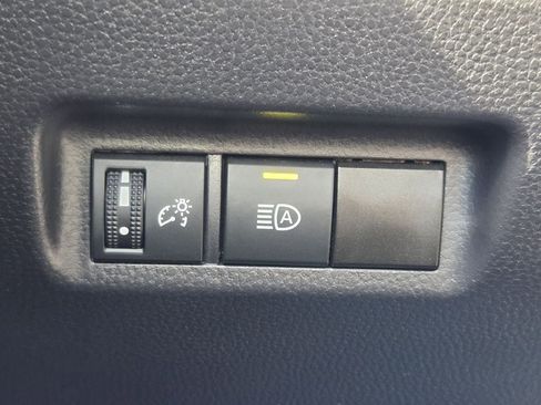 Used 2025 Toyota RAV4 XLE FWD image 25