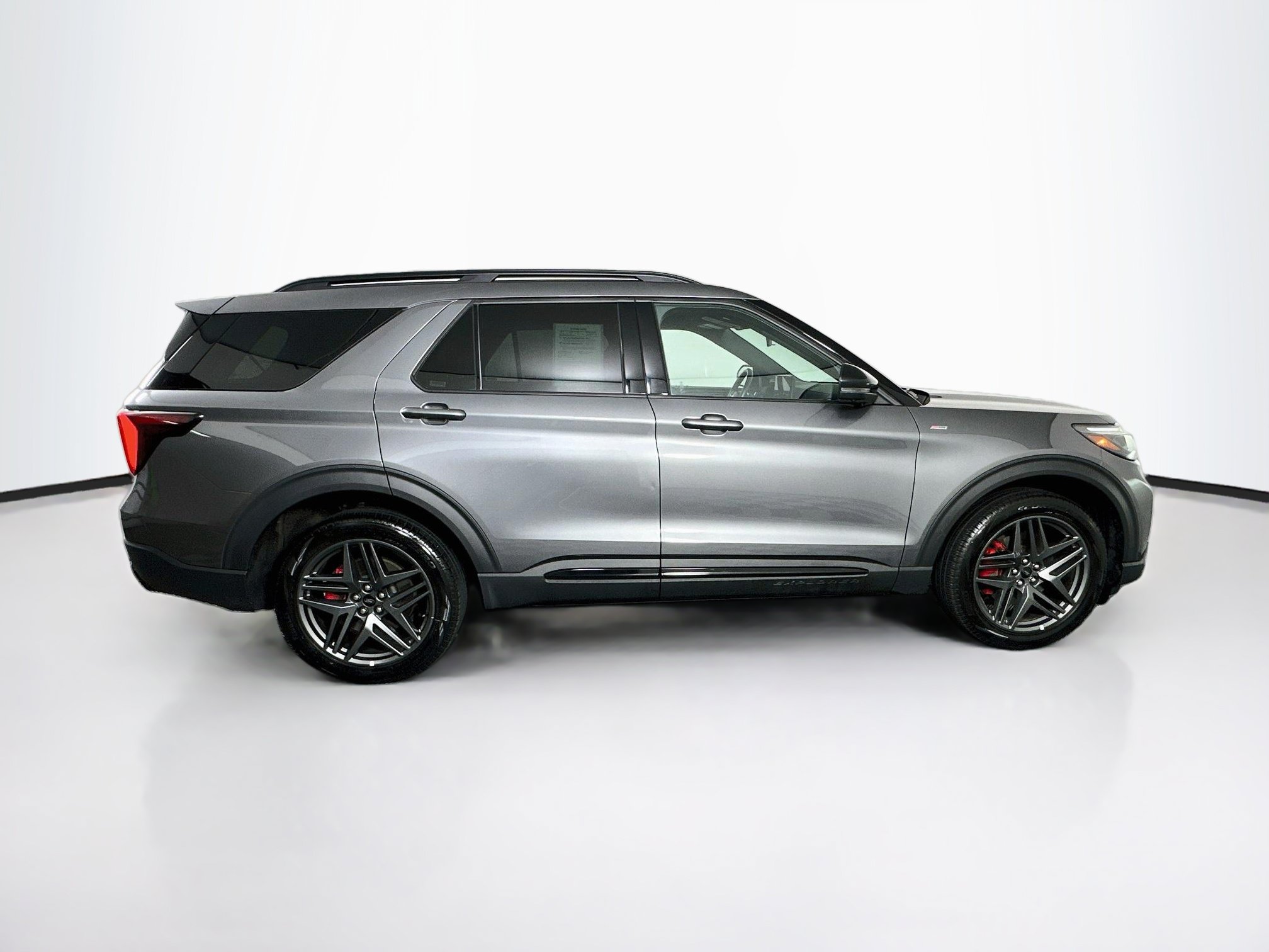 Used 2025 Ford Explorer ST-Line w/ ST-Line Street Pack AWD/4WD image 10