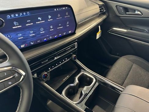 New 2026 Chevrolet Traverse LT w/ Driver Confidence Package AWD/4WD image 16
