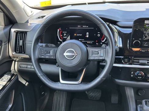 Certified 2025 Nissan Pathfinder Platinum AWD/4WD image 26