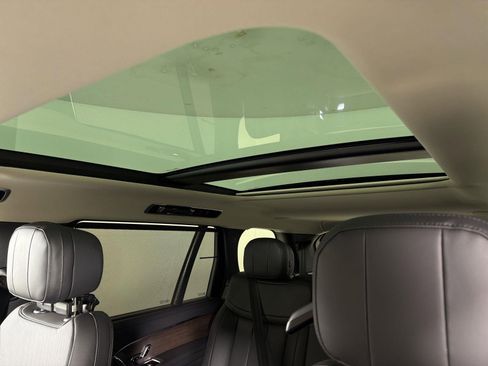 New 2026 Land Rover Range Rover Long Wheelbase SE image 9