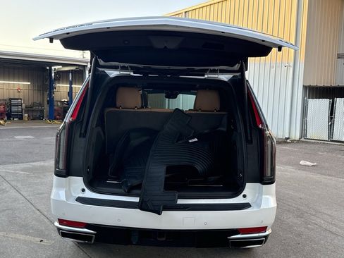 Used 2022 Cadillac Escalade Premium Luxury image 37
