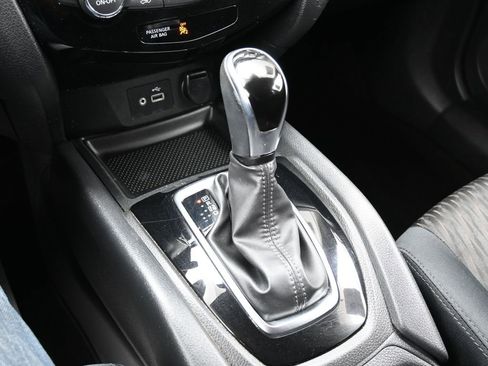 Used 2019 Nissan Rogue SV image 26