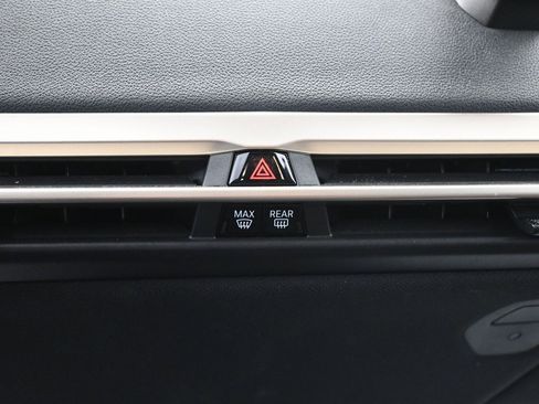 Used 2023 BMW iX xDrive50 w/ Premium Package image 15