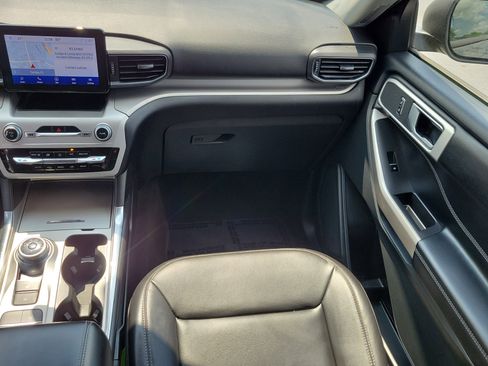 Certified 2022 Ford Explorer XLT w/ Equipment Group 202A image 18