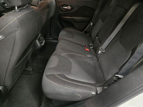 Used 2016 Jeep Cherokee Latitude w/ Comfort/Convenience Group FWD image 7