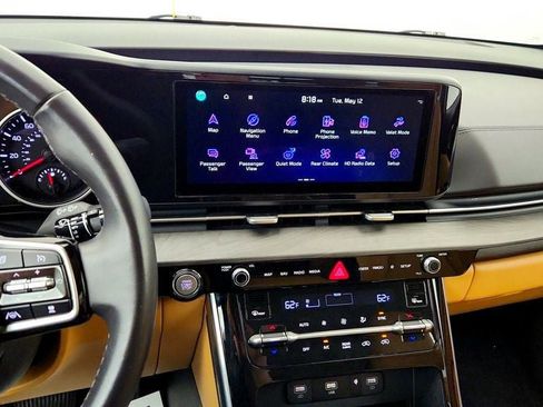 Used 2024 Kia Carnival EX FWD image 16