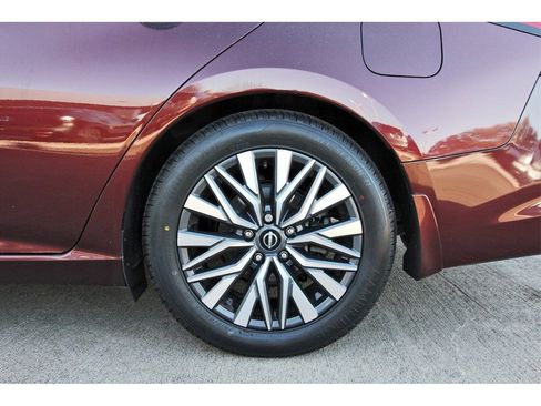 Used 2023 Nissan Altima 2.5 SV w/ SV Premium Package image 32