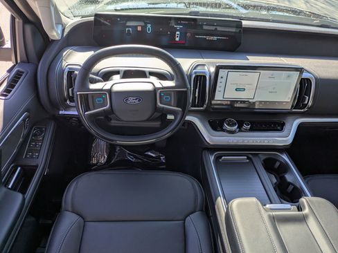 New 2025 Ford Expedition Platinum w/ Driver's Package image 30