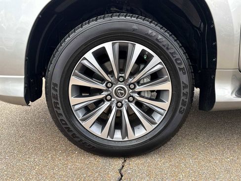 Used 2023 Lexus GX 460 Luxury w/ Accessory Package image 17