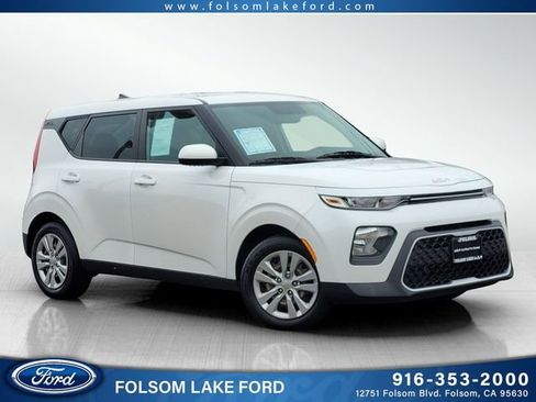 Used 2022 Kia Soul LX image 1