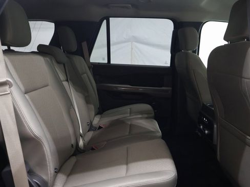 Used 2019 Ford Expedition XLT image 14