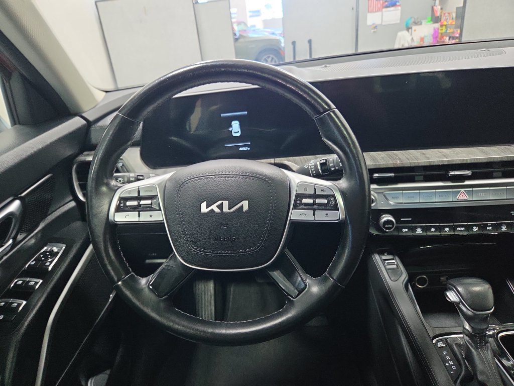 Used 2023 Kia Telluride AWD image 32
