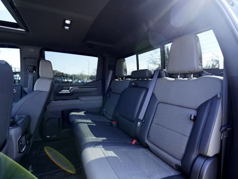 Used 2025 Chevrolet Silverado 1500 ZR2 w/ Technology Package image 11