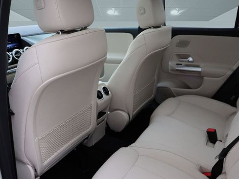 New 2025 Mercedes-Benz GLA 250 image 32