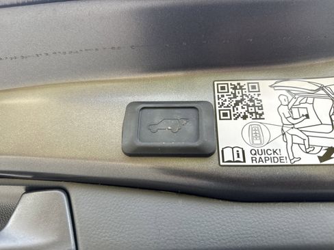 Used 2025 Toyota RAV4 Limited image 35