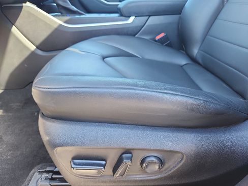 Used 2023 Toyota Highlander XLE AWD/4WD image 24