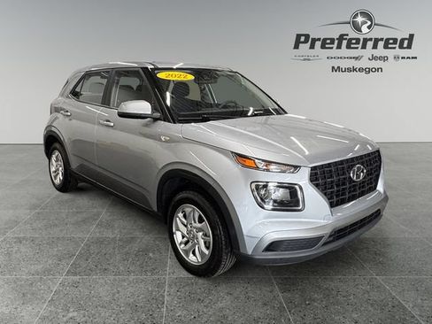 Used 2022 Hyundai Venue SE FWD image 1