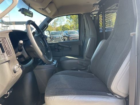Used 2023 GMC Savana 2500 w/ Driver Convenience Package image 9